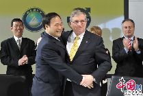 Geely's Chairman Li Shufu (L2) shakes hands with Ford's CFO Lewis Booth. China's Zhejiang Geely Holding Group on March 28 signs a deal with Ford Motor Co. on the takeover of Sweden's Volvo Cars. Geely's Chairman Li Shufu (L2) shakes hands with Ford's CFO Lewis Booth. China's Zhejiang Geely Holding Group on March 28 signs a deal with Ford Motor Co. on the takeover of Sweden's Volvo Cars.