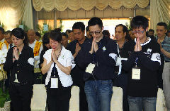 Relatives of mainland victims killed in a train crash in Chiayi county, Taiwan, attend a memorial ceremony in Chiayi on Tuesday, seven days after the accident in accordance with tradition. Five people were killed and 107 injured after a falling tree derailed the train, carrying mostly mainland tourists, on April 27, 2011. Relatives of mainland victims killed in a train crash in Chiayi county, Taiwan, attend a memorial ceremony in Chiayi on Tuesday, seven days after the accident in accordance with tradition. Five people were killed and 107 injured after a falling tree derailed the train, carrying mostly mainland tourists, on April 27, 2011.