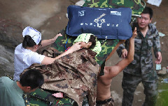 A toddler was rescued about 21 hours after a deadly high-speed train crash in East China's Zhejiang Province. The girl was found unconscious around 5:15 pm Sunday when rescuers were clearing a badly damaged carriage. A toddler was rescued about 21 hours after a deadly high-speed train crash in East China's Zhejiang Province. The girl was found unconscious around 5:15 pm Sunday when rescuers were clearing a badly damaged carriage.