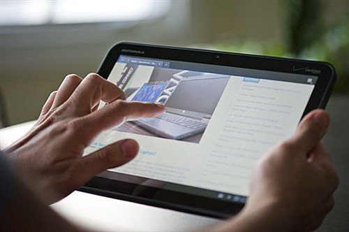 Android 3.0 was released earlier this year, making its debut on the Motorola Xoom shortly before the release of the iPad 2. Android 3.0 was released earlier this year, making its debut on the Motorola Xoom shortly before the release of the iPad 2.