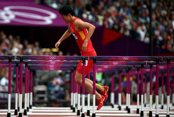 China's Liu Xiang hops off the track after men's 110m hurdles heat at London 2012 Olympic Games, London, Britain, Aug. 7, 2012. Liu Xiang tumbled and was disqualified for semifinal. [Liao Yujie/Xinhua]